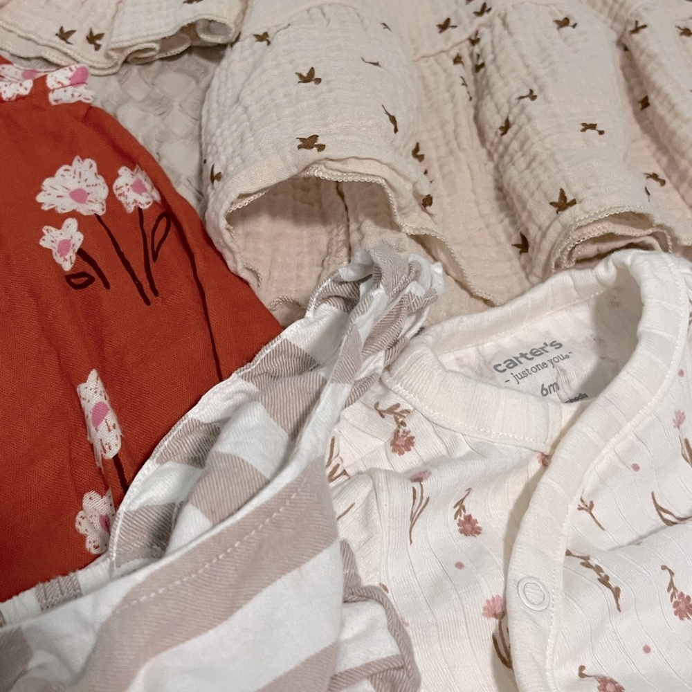 Unworn Adorable Baby Girl clothes (lot of 4 outfits 6-9 months)